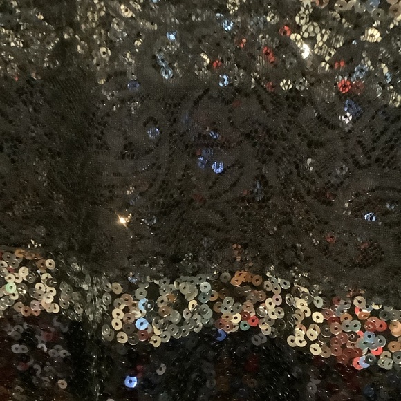 Quacker Factory Black and Silver Sequin with lace accents Long‎ Sleeve Top - Picture 4 of 8